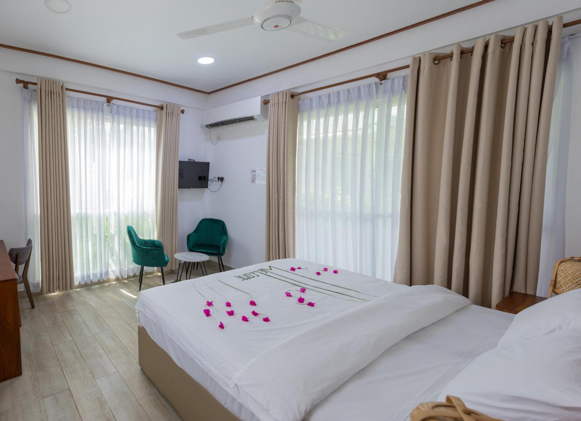 Nihaali Maldives 호텔 Kudarikilu 외부 사진